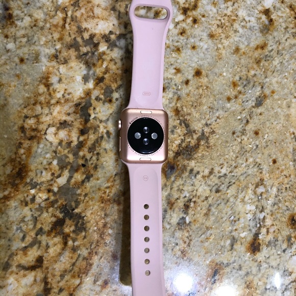 Rose Gold Apple Watch - Series 3 - 38 MM. main image 5